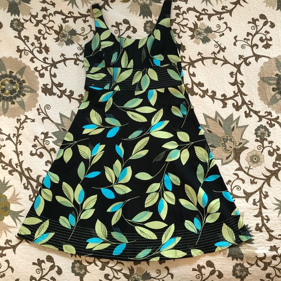 London Times Dresses & Skirts - London Times Black & Green Leaf Pattern Dress